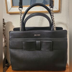 Nine West Black Bow Classic. In Excellent Condition!